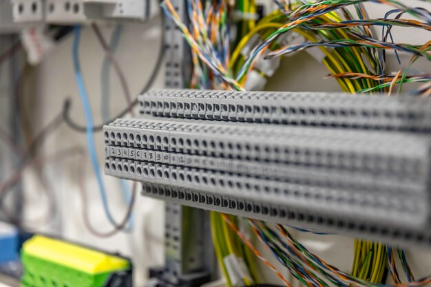 Jak wybrać odpowiednie okablowanie do zewnętrznych instalacji telekomunikacyjnych?