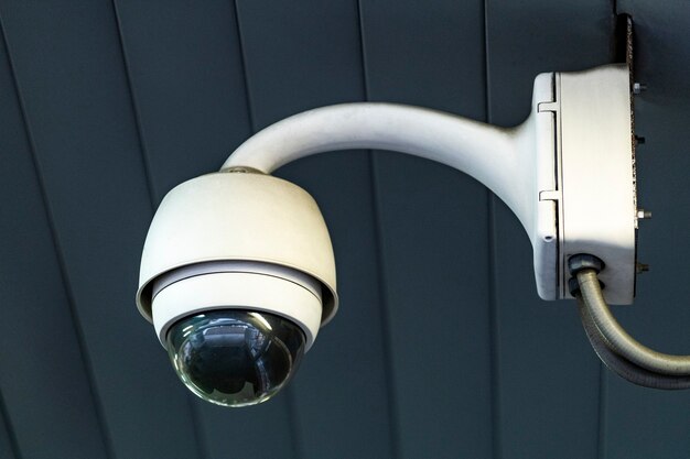 Jak wybrać odpowiednie urządzenia do skutecznego monitoringu wizyjnego?